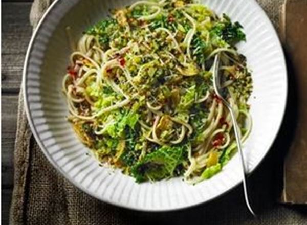 Garlicky linguine with Savoy and anchovy